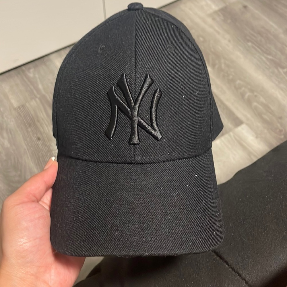 Black yankee hat